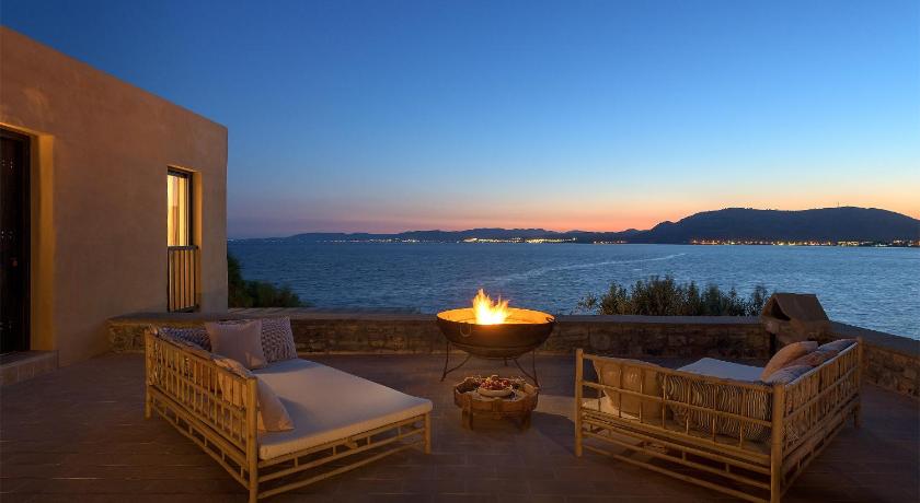 Aquavisionaire Beach Front Villa photo