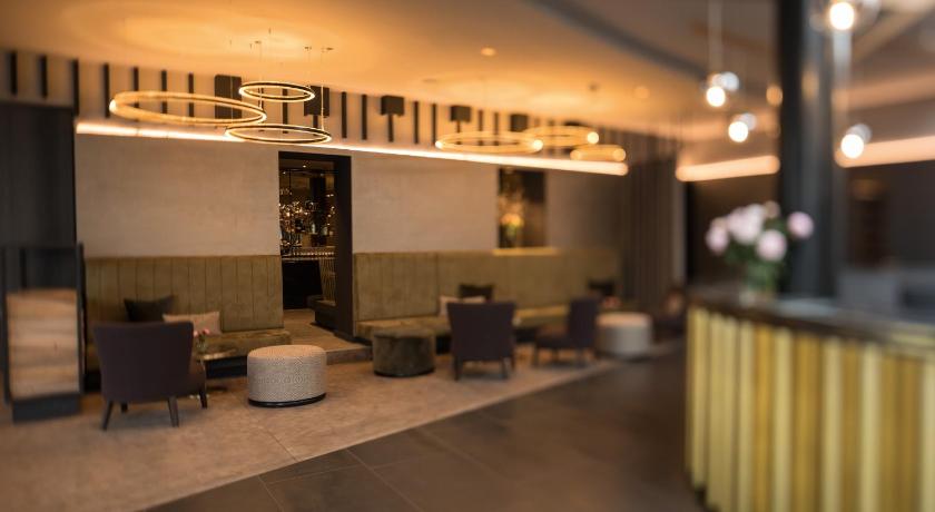 Parkhotel Schmid photo