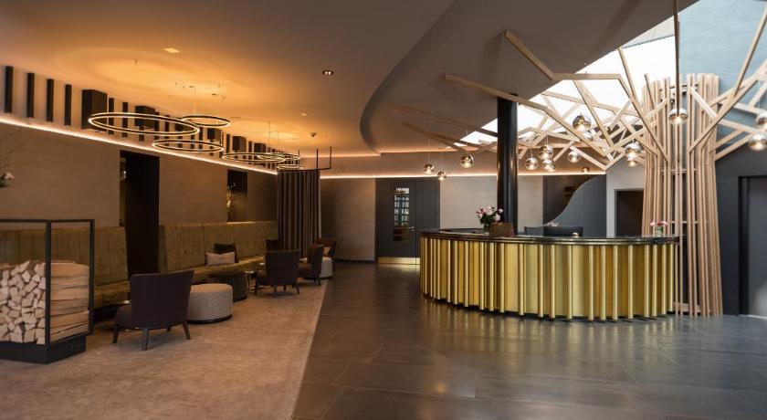Parkhotel Schmid photo