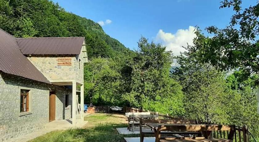 Тет дом. Гостевые домики в Албании. Тети Албания.
