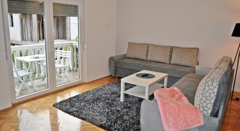 Apartman Dina — Hotel in Tuzla