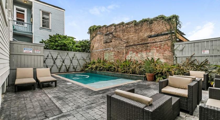 Fabulous Cottages with City Views photo