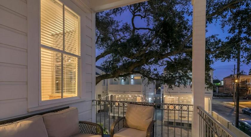 Fabulous Cottages with City Views photo