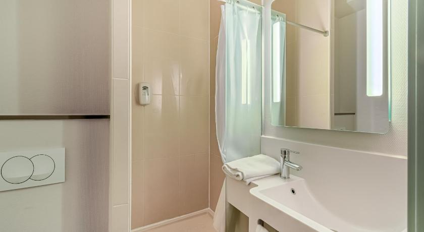Best Price On B B Hotel Salon De Provence In Salon De Provence