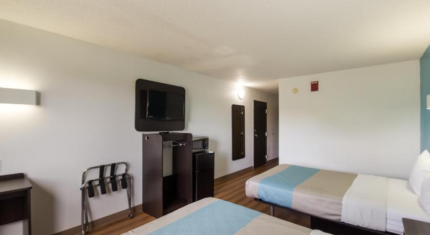 Motel 6-Rothschild, WI