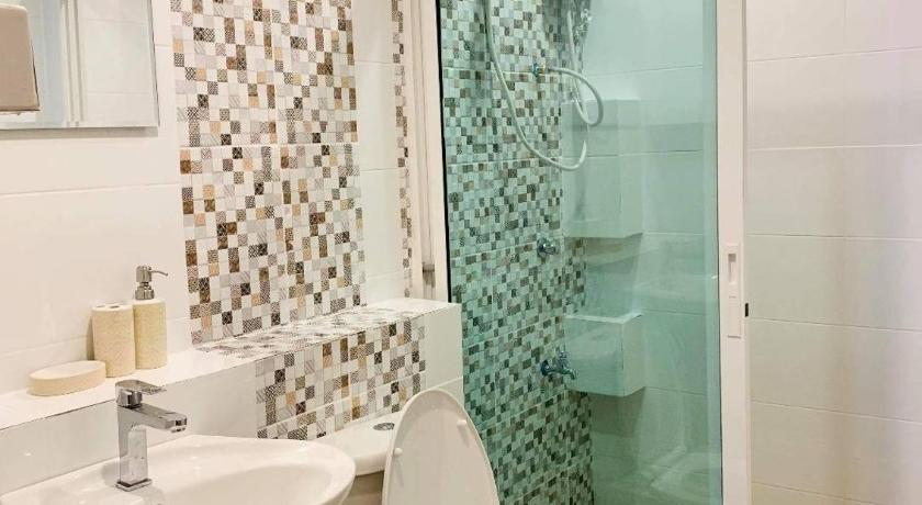 Bangkok ICON HOSTEL 2-Star Hotel exterior