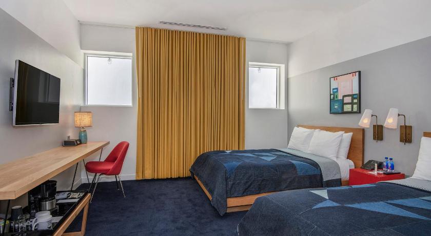 Image of Deluxe Double Room Obstructed 1