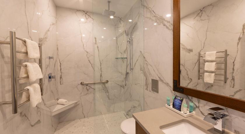 Kingfisher Oceanside Resort & Spa photo