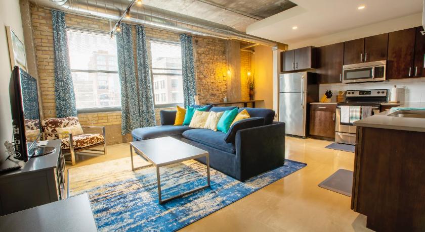 Best Price On Modern Industrial 1 2 Br Apt In The Hip North Loop