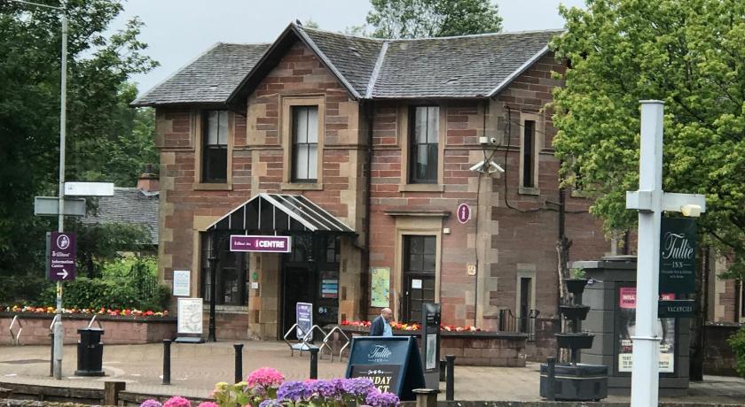 a building with a clock on the front of it, Bellavista Guesthouse, Loch Lomond in Balloch