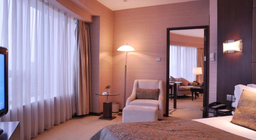 Фото: Представительский Люкс с кроватью размера king (Executive Suite King) 0