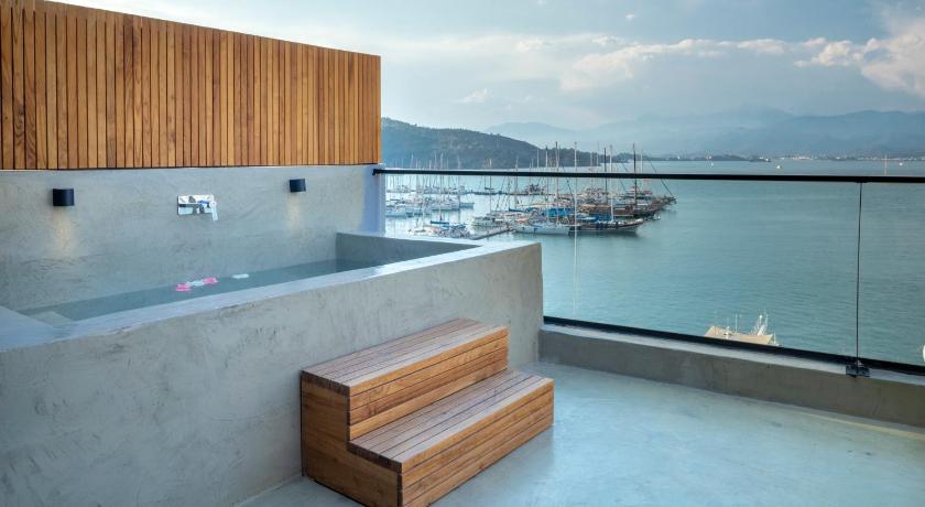 Harbour suites