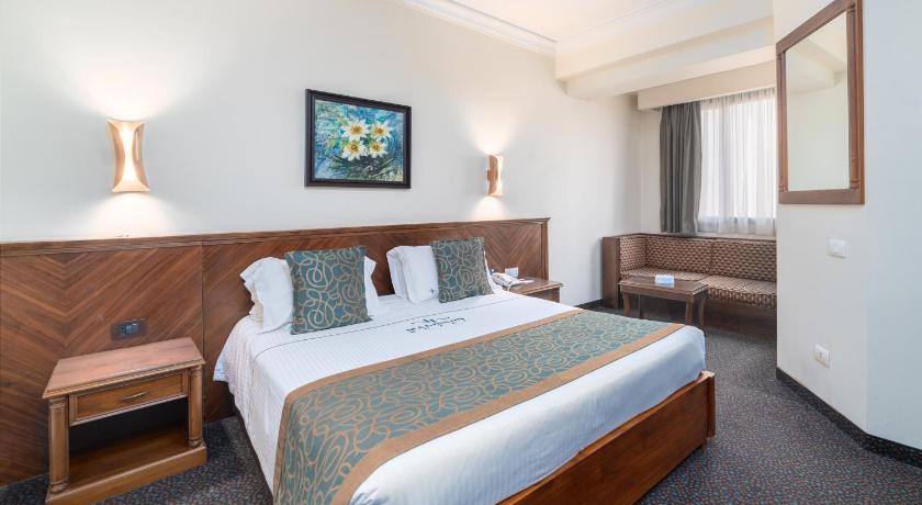 Madisson Hotel photo
