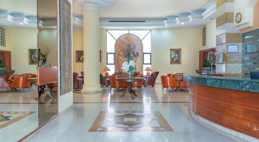 Madisson Hotel photo