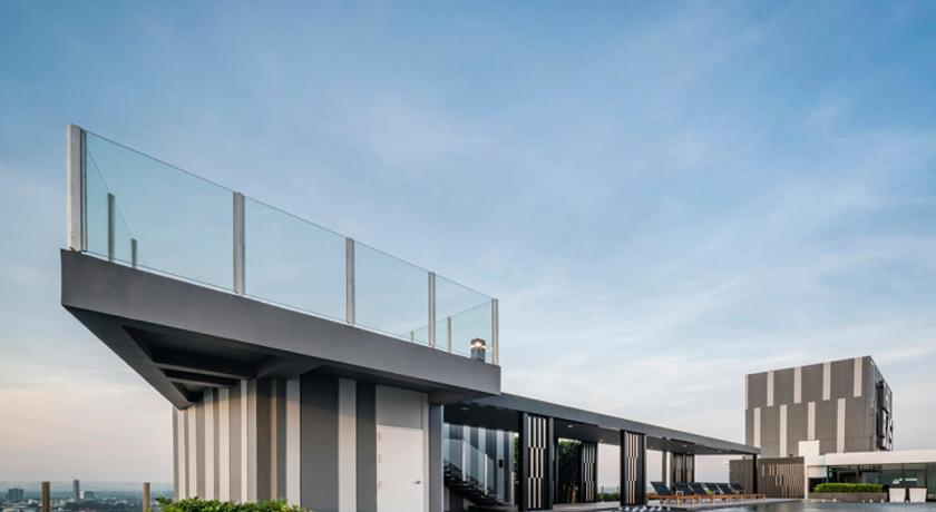 Pattaya The Base Horizon Inn 5-Star Guesthouse lobby