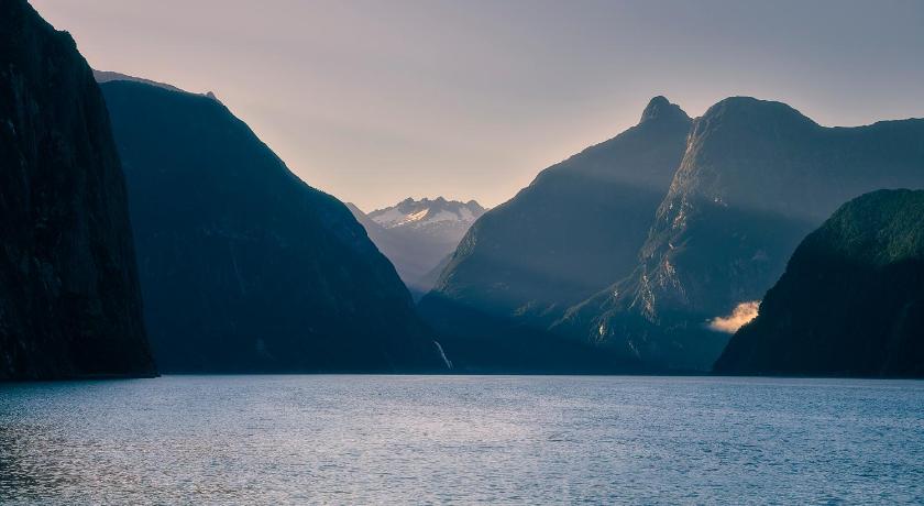 Milford Sound Overnight Cruise - Fiordland Discovery — Hotel in Milford Sound