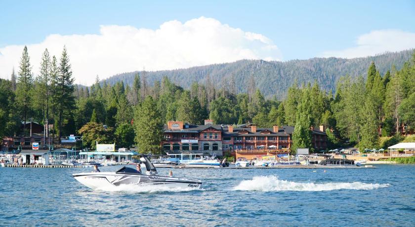 The Pines Resort &amp; Conference Center — Hotel in Bass Lake (CA)