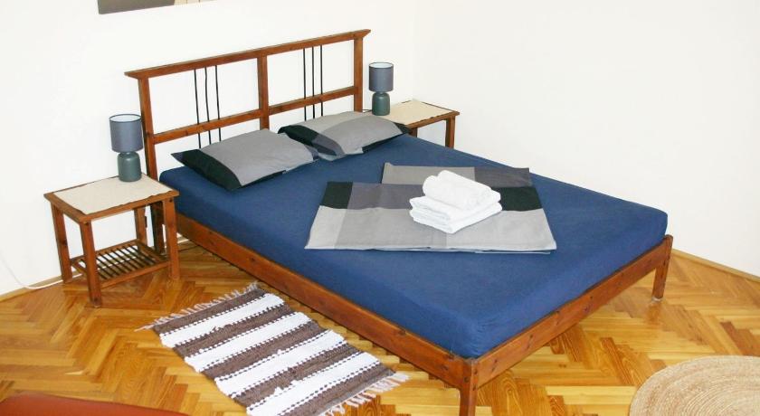 Honey Hostel - image 2