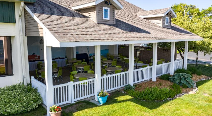 イーストタワス Tawas Bay Beach Resort & Conference Center 3つ星 宿泊施設 レストラン