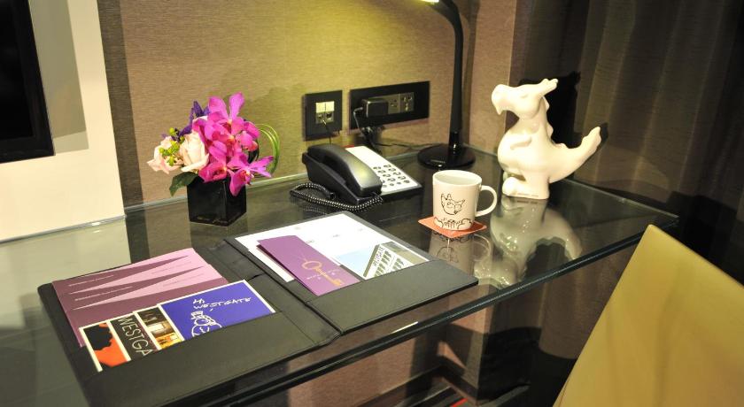 Image of Grand Suite with 2 Single Beds and 1 Sofa Bed 9