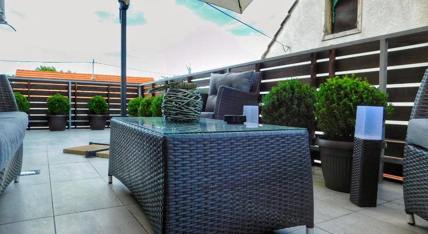 ノヴスカ Apartman Dabrovic 4つ星 ゲストハウス 眺望