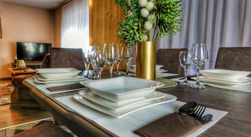 ノヴスカ Apartman Dabrovic 4つ星 ゲストハウス ロビー