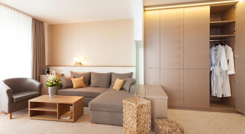 Image of Suite with Balcony and Direct View of the Sea 4