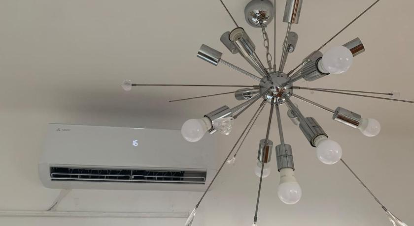 Split City Center Apartment - image 12
