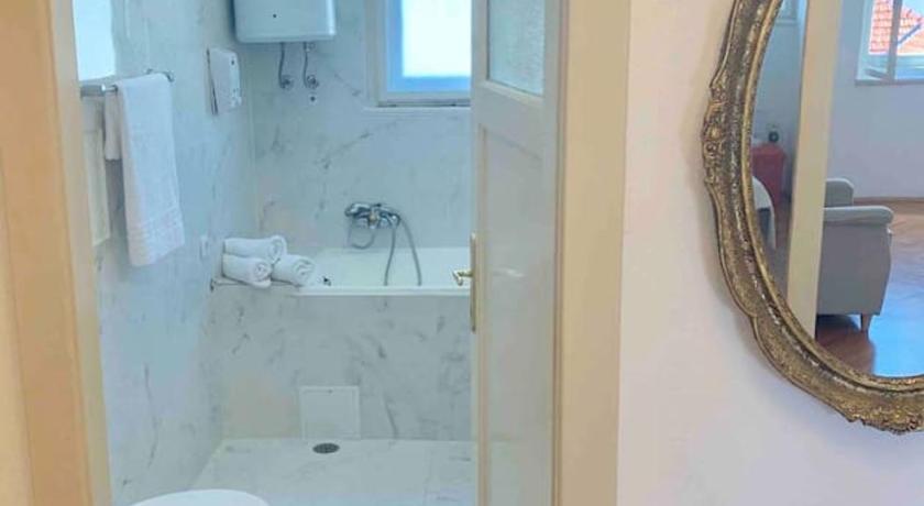 Split City Center Apartment - image 14