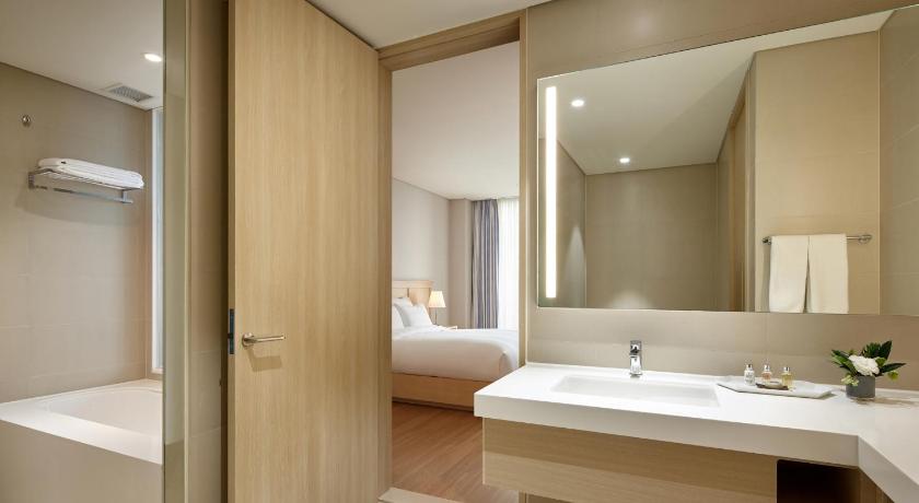 Image of Grand Deluxe Family Room 2
