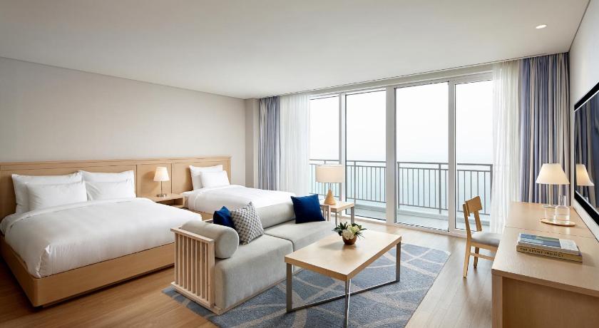 Image of Grand Deluxe Family Room 1