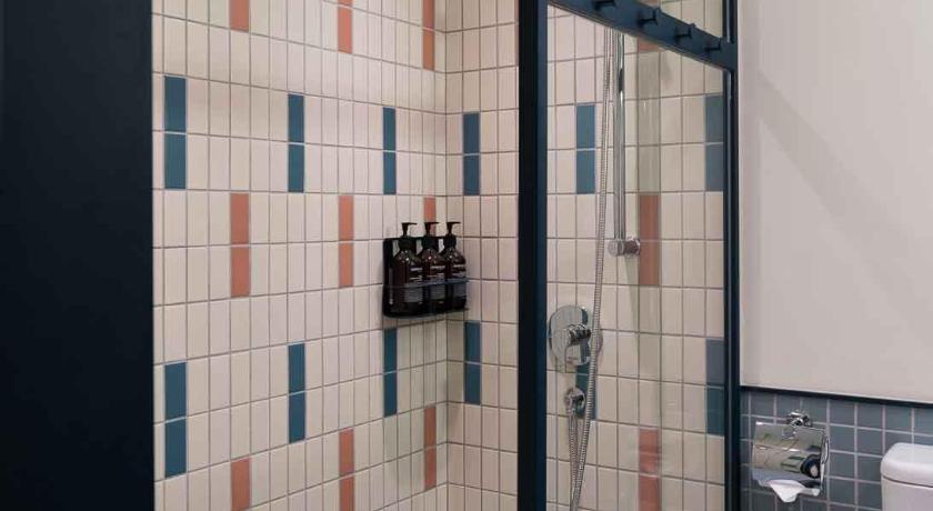 Image of Family Room 6