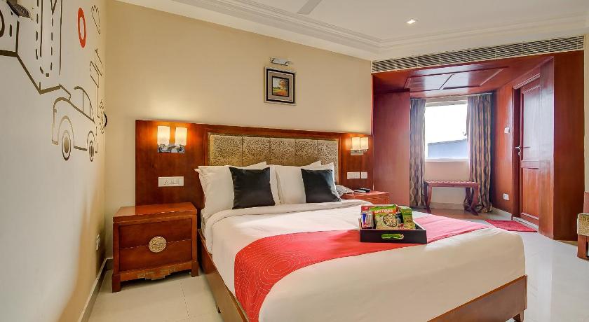 Metro Grand Hotel - image 2