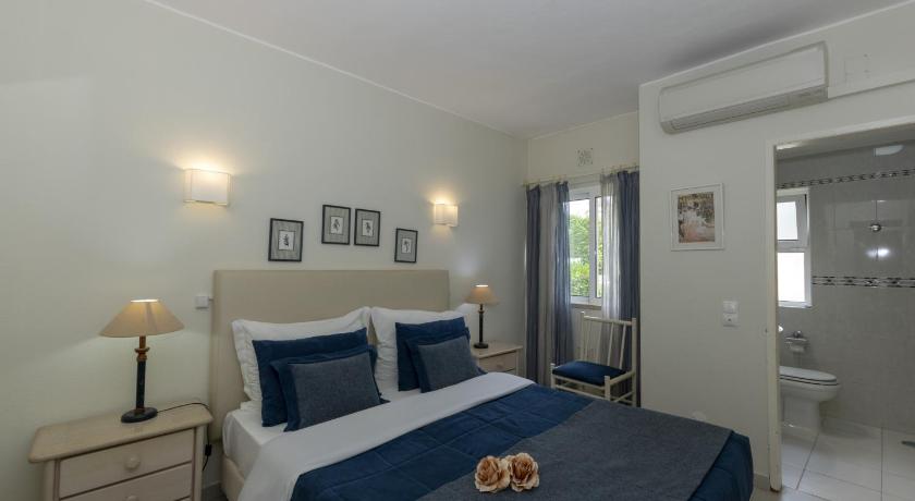 รูปของอพาร์ตเมนต์แบบสามห้องนอน (Three-Bedroom Apartment) 0