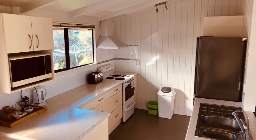 Image of Three-Bedroom Cottage 10