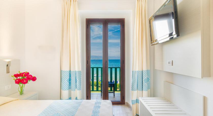 Image of Double or Twin Room with Balcony and Sea View 4