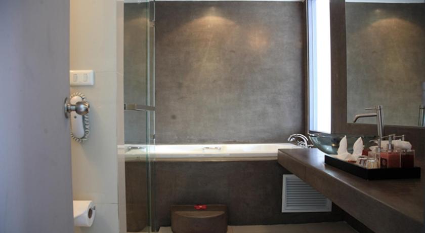 Image of Deluxe Sea View Double or Twin Room with Balcony 2