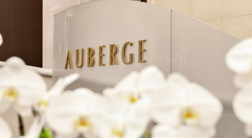 Auberge Vancouver Hotel