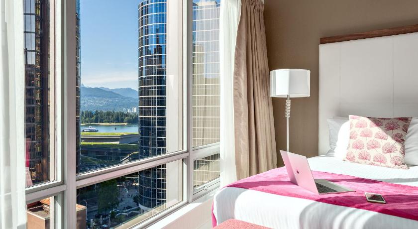 Auberge Vancouver Hotel