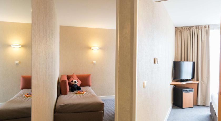 2 Single Beds, Family Room, Sofabed For 2 Children, Italian Shower, Rain Shower, Child Corner fotója 3