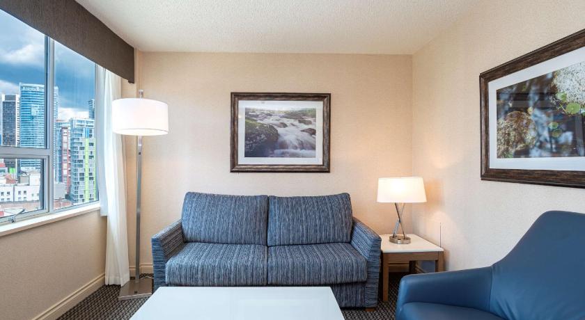 รูปของAccessible - Suite 2 Doubles, Mobility Accessible, Roll In Shower, Grab Bar, Sofabed, Microwave And 8