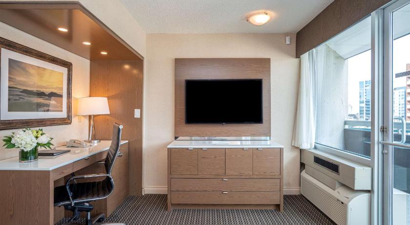 รูปของAccessible - Suite 2 Doubles, Mobility Accessible, Roll In Shower, Grab Bar, Sofabed, Microwave And 6