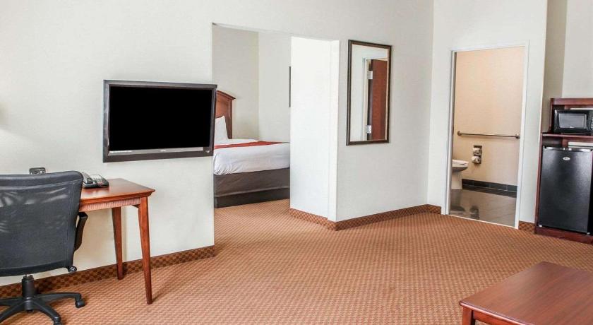 Comfort Suites near Indianapolis Airport