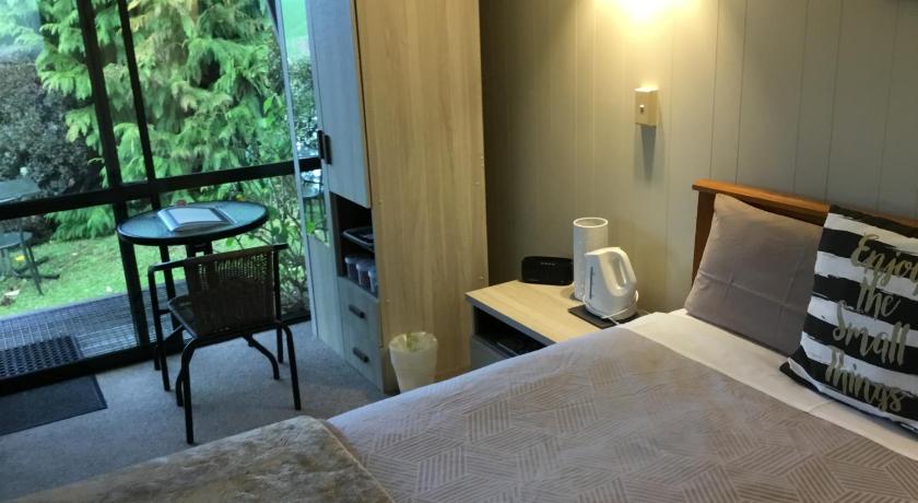 Waitomo Caves Guest Lodge photo