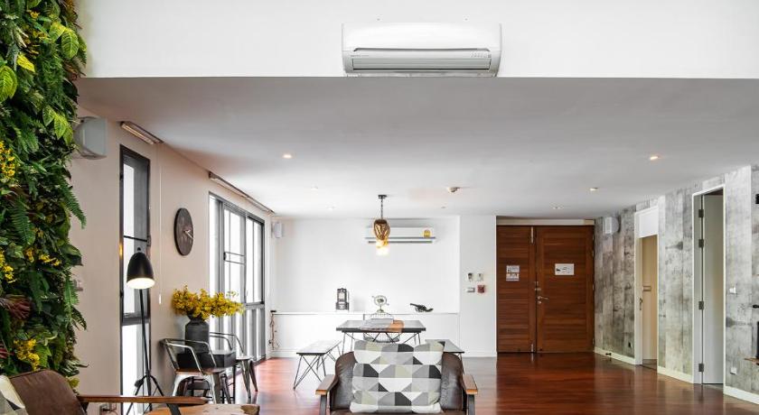 Benviar Tonson Residence - image 3