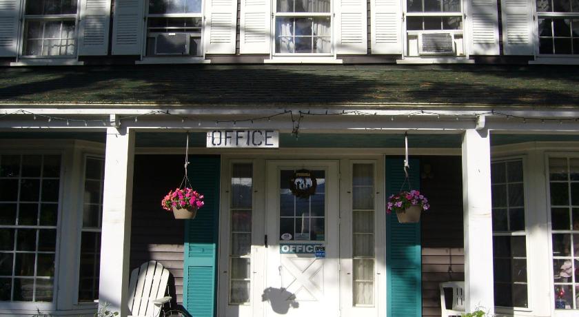 White Trellis Motel photo
