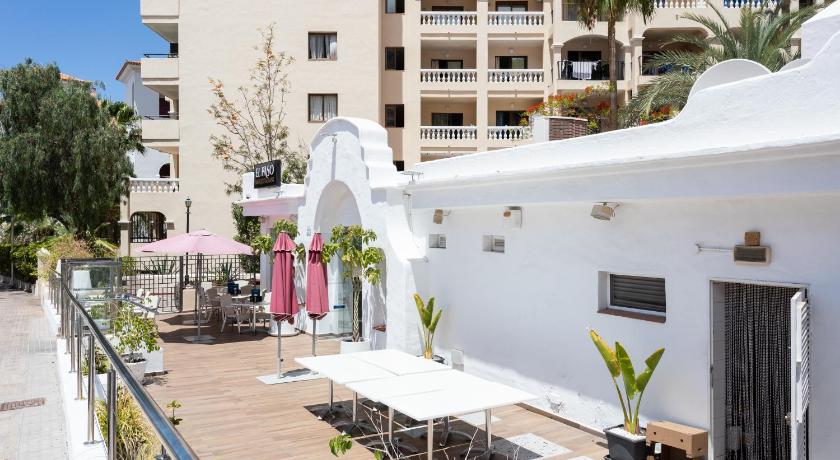 Tropic Apartments en Castle harbour photo