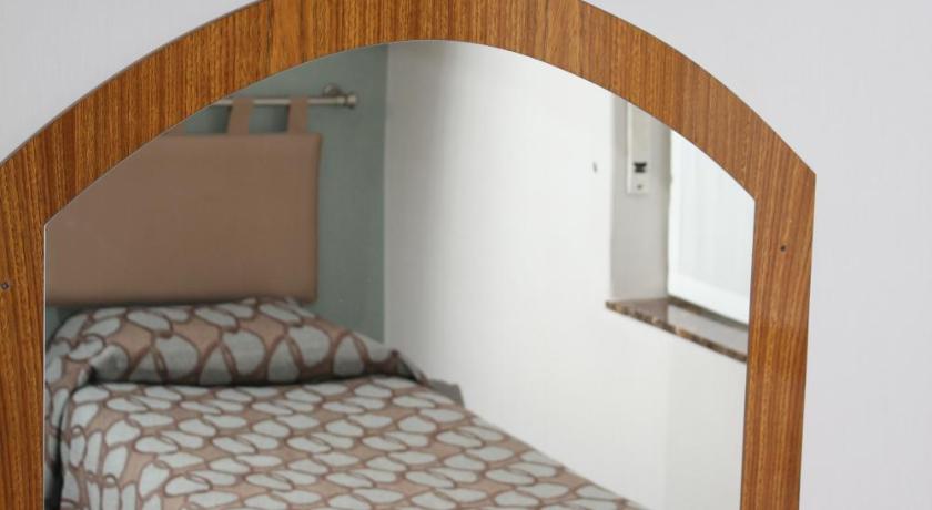 Image of Twin Room 12