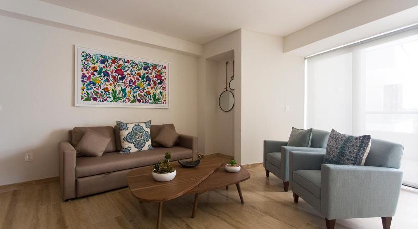 Pool, spa &amp; jacuzzi- 3 bedrooms- close to airport! — Hotel in Cancun