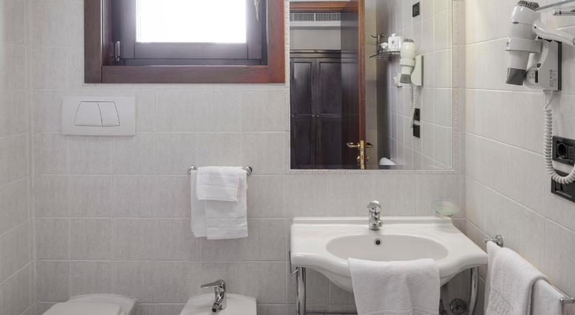 Фото: Трехместный номер (Triple Room) 2